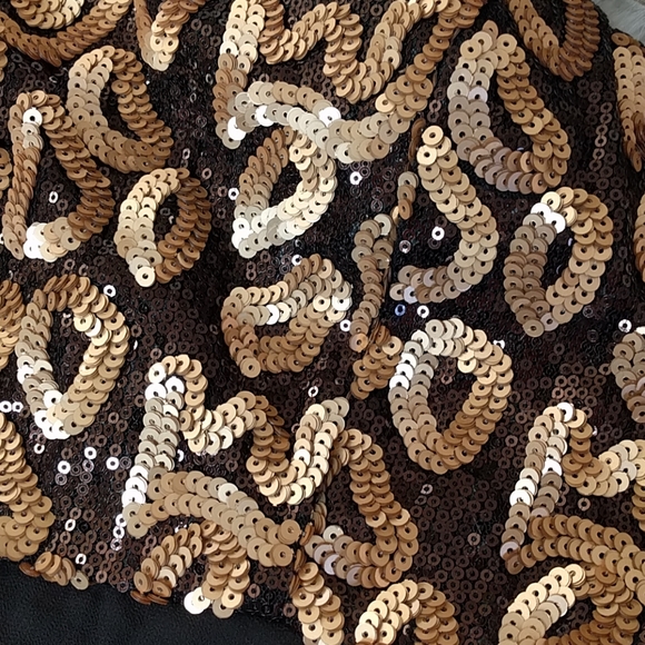 {GB} Strapless Black and Gold Dress - Picture 3 of 6